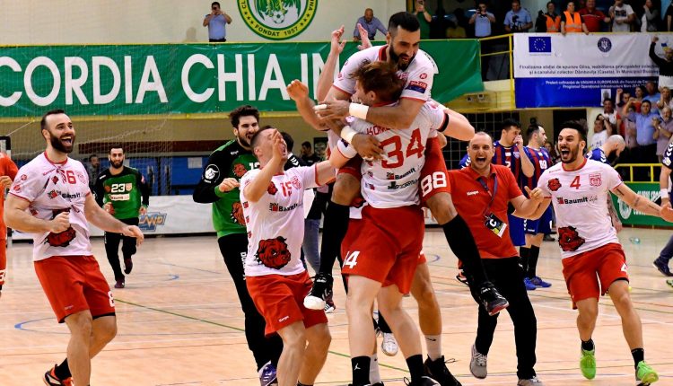 dinamo se bucura la meciul cu steaua - handbal masculin